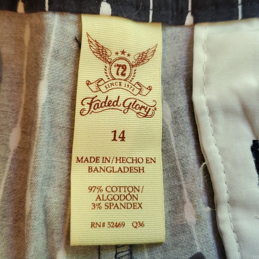 Shorts - Picture 2 of 3